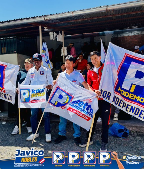 Multitudinario recibimiento a Jabico Robles durante su recorrido por los mercados de Huaraz